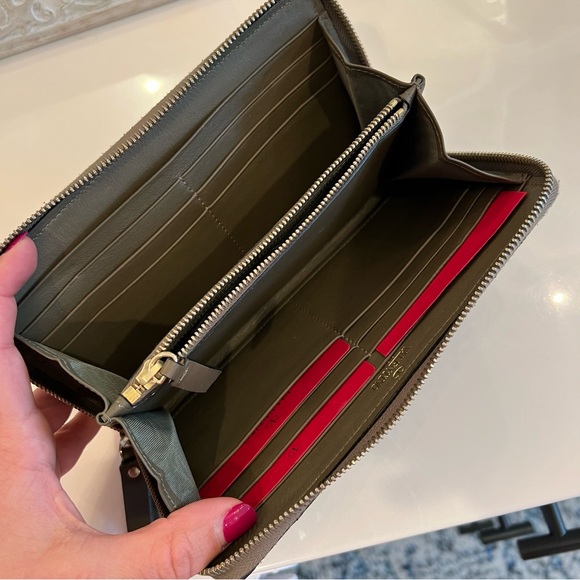 VALENTINO GARAVANI RockStud Camouflage Green Wallet - Picture 10 of 16